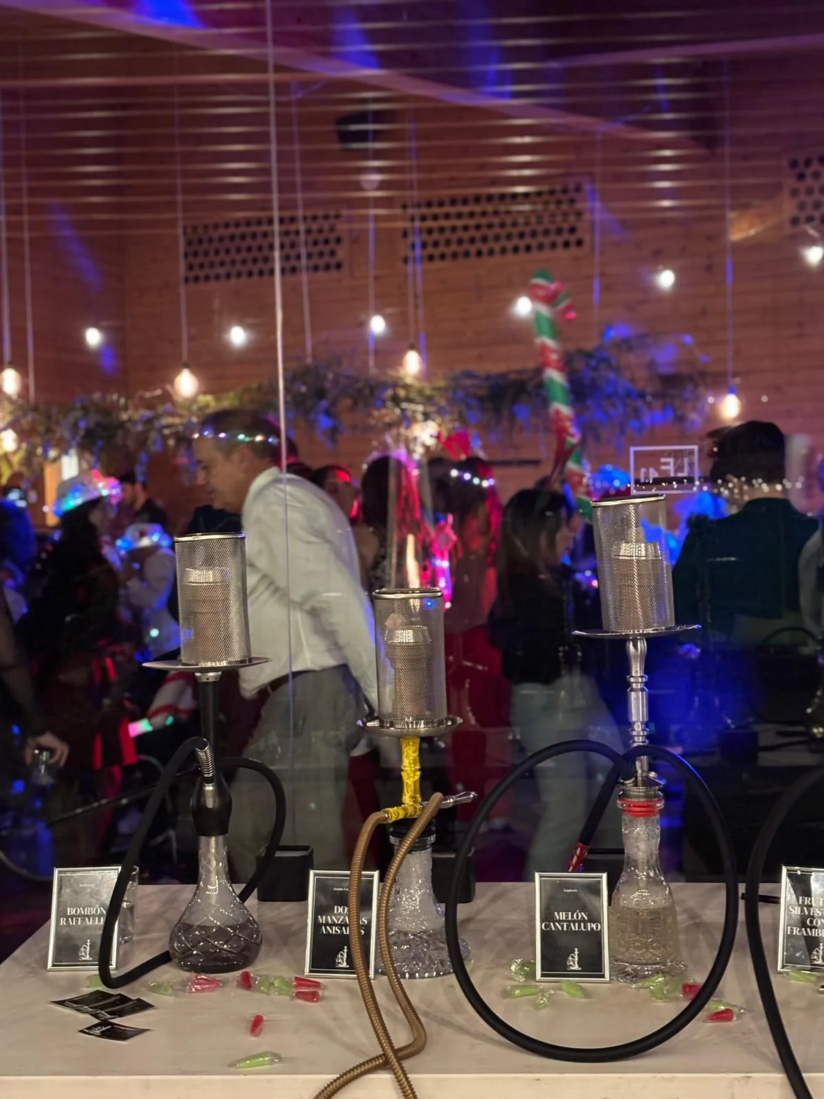 Barra de shishas durante una fiesta